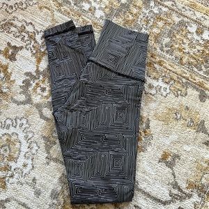 Lululemon wunder under size 6 excellent condition